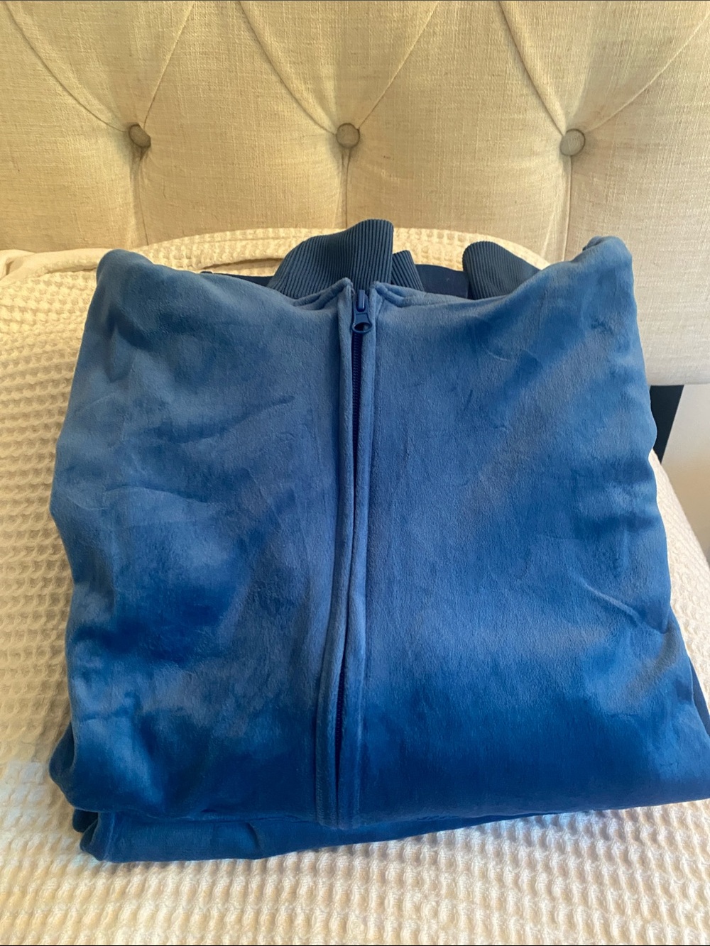 Brand new/never worn women blue set velour sweatsuit